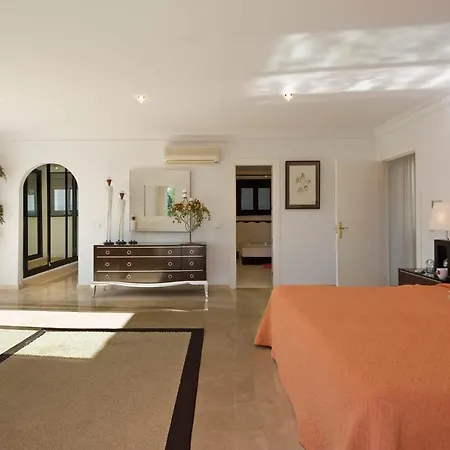 Villa Miraflores Sol By *